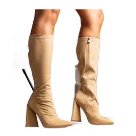 Bézs színű magas sarkú csizma
