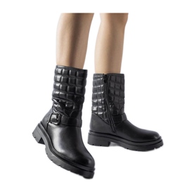 Fekete bokacsizma steppelt felsőrésszel