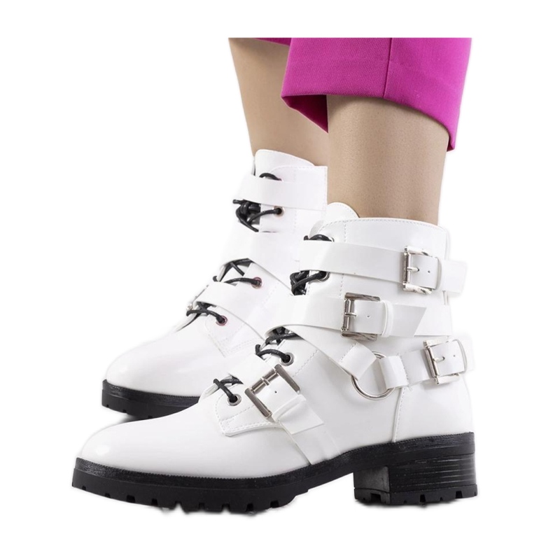 Női bokacsizma cipzárral és csatokkal, fehér