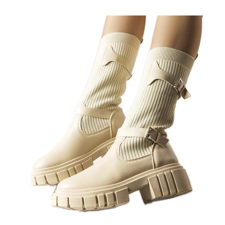 Stílusos bézs csizma rugalmas felsőrésszel Ida - Solea Stílusos bézs csizma rugalmas felsőrésszel Ida - Solea