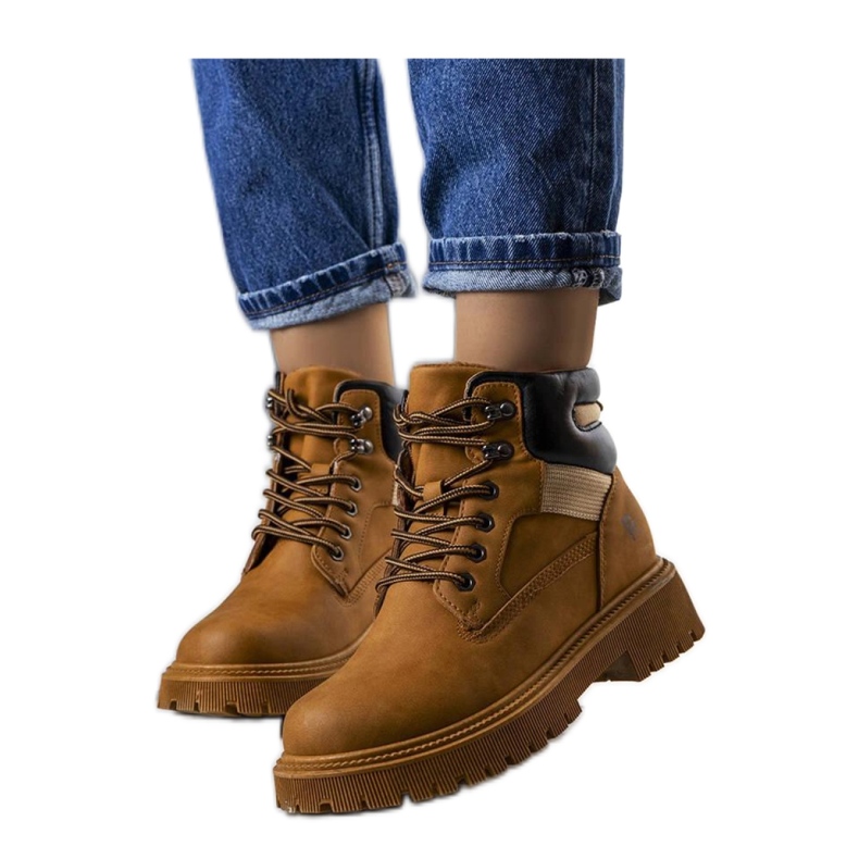 Barna szigetelt túrabakancs a Nadel - Solea márkától