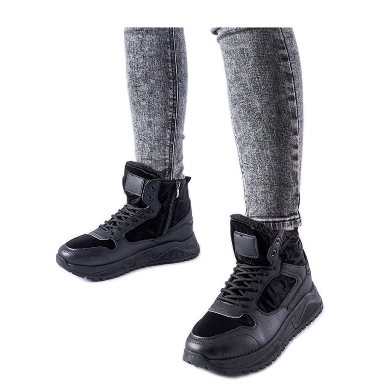 Fekete szigetelt magas tornacipő a Malles - Solea-tól