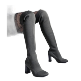 Zöld bebújós magas sarkú csizma rugalmas felsőrésszel