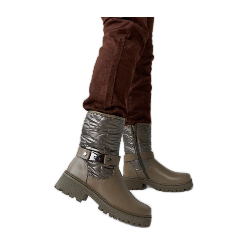 Zöld szigetelt bokacsizma díszpánttal