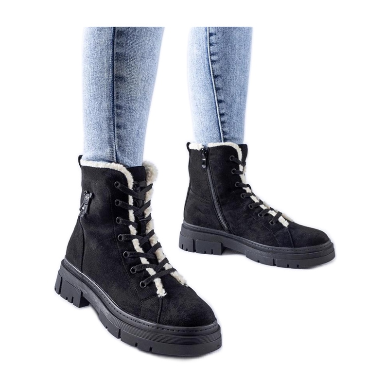 Fekete szigetelt bokacsizma öko-velúrból