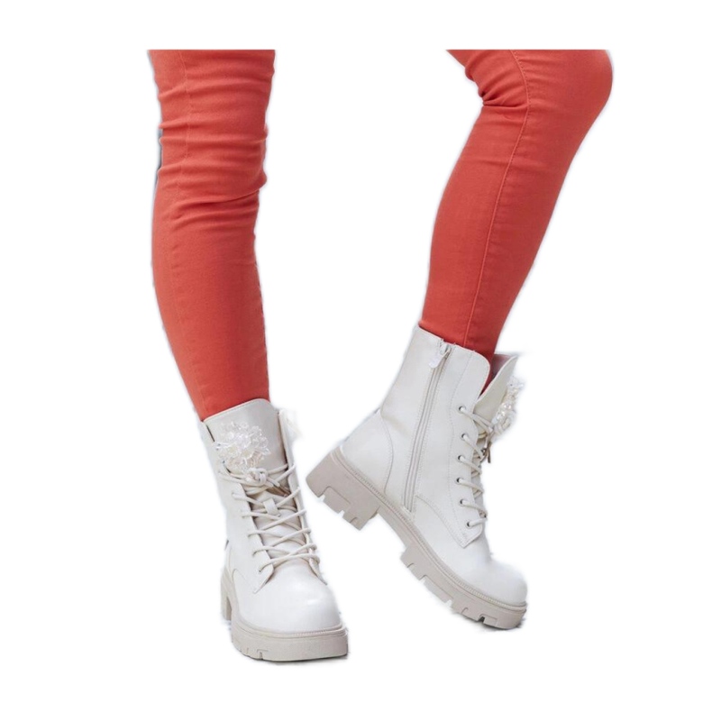 Bézs bokacsizma dekoratív gyöngyökkel