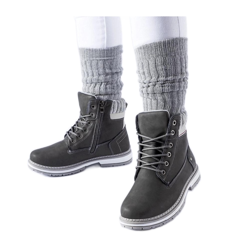 Szürke, szigetelt túracipő