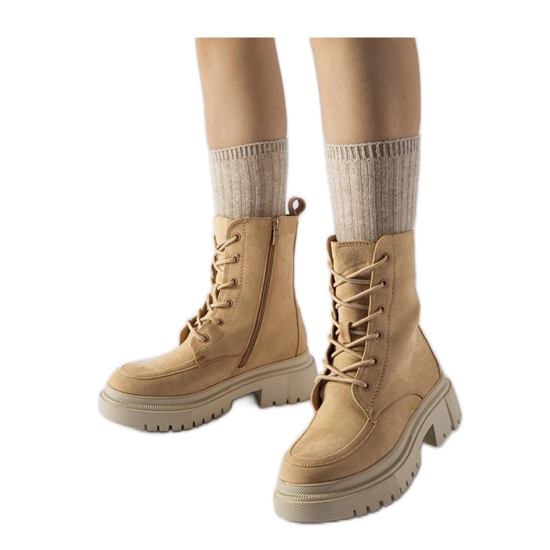 Barna csizma masszív talppal fekete