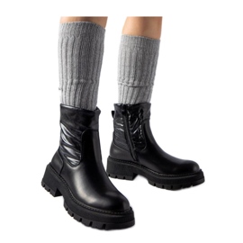 Fekete bokacsizma dekoratív felsőrésszel