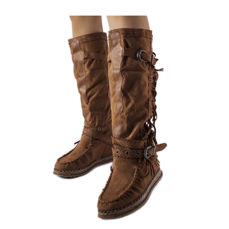 Barna csizma beltéri ékkel