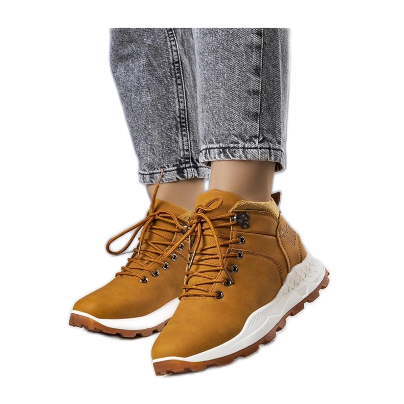 Barna színű, hőszigetelt női túrabakancs