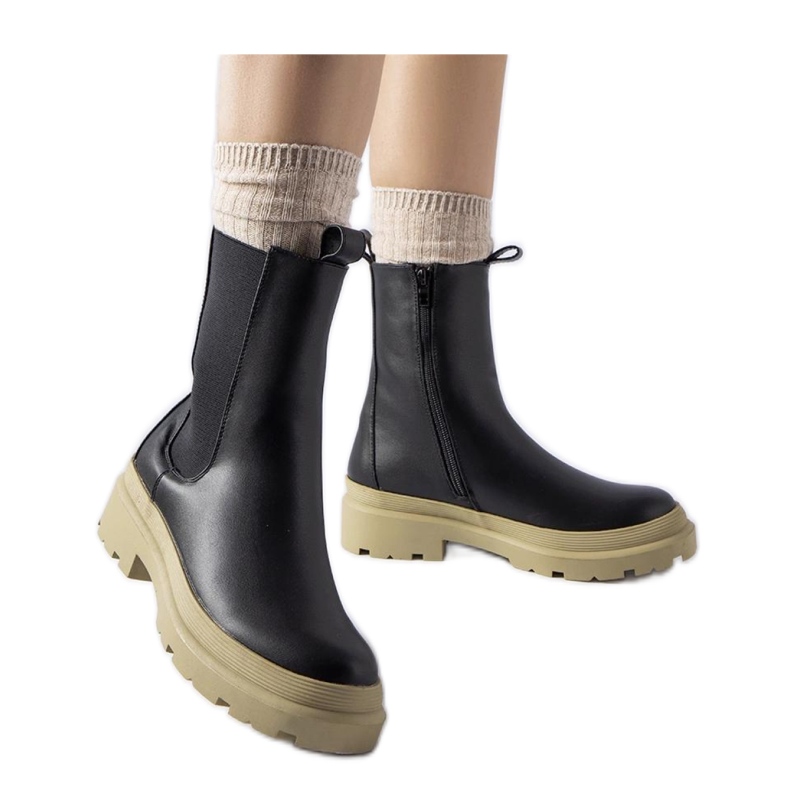 Fekete bokacsizma olívaszínű talppal