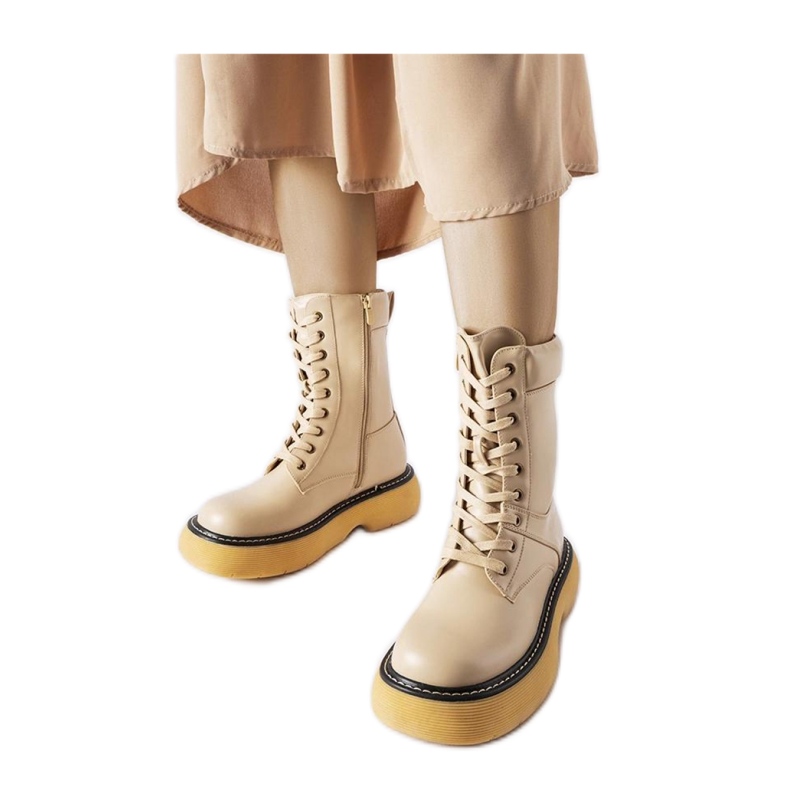 Bézs színű szigetelt peronmunkások Bézs színű szigetelt peronmunkások