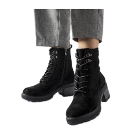 Fekete fűzős bokacsizma