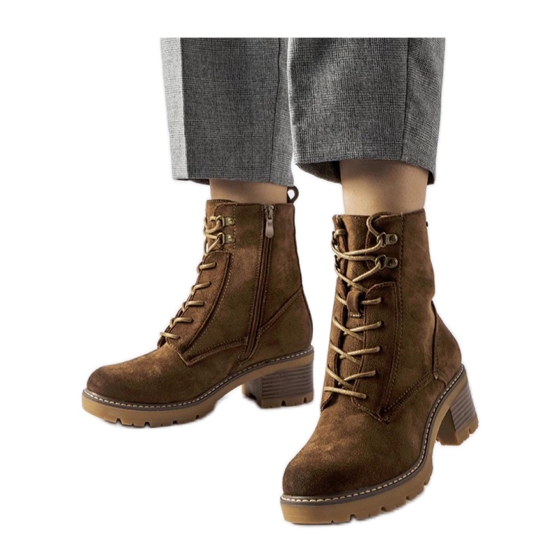 Barna fűzős bokacsizma