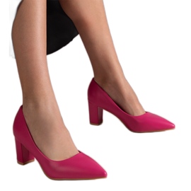 Rózsaszín szivattyúk az oszlopon