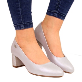 Szivattyúk a Sergio Leone-Perła Poston bézs