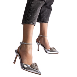 Ezüst magassarkú nyitott sarokkal, cirkóniákkal díszítve