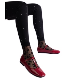 Piros patentos balettlakások övvel