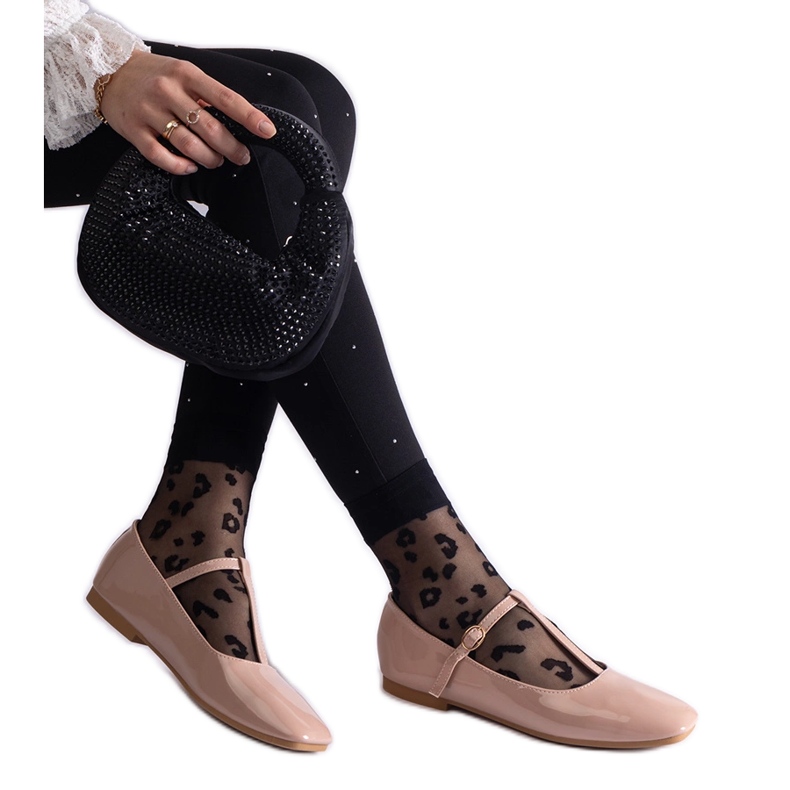 Bézs lakkozott balettlapok övvel