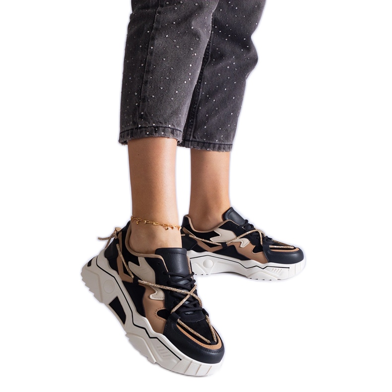 Fekete tornacipő cirkon zsinórral díszítve