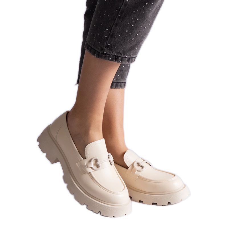 Bézs színű ökobőr mokaszinok, arany díszítéssel Bézs színű ökobőr mokaszinok, arany díszítéssel