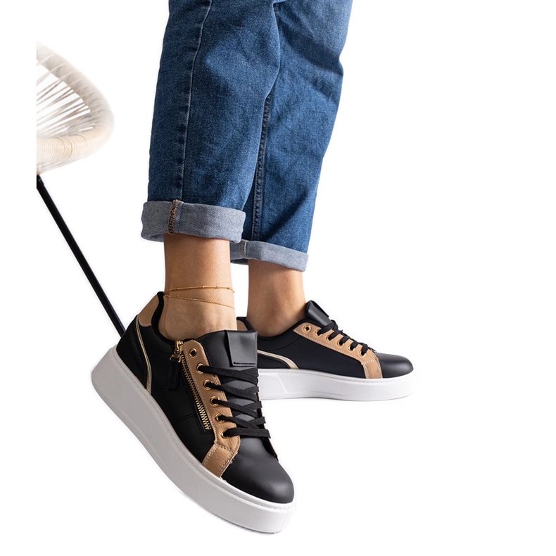 Fekete női sportcipő