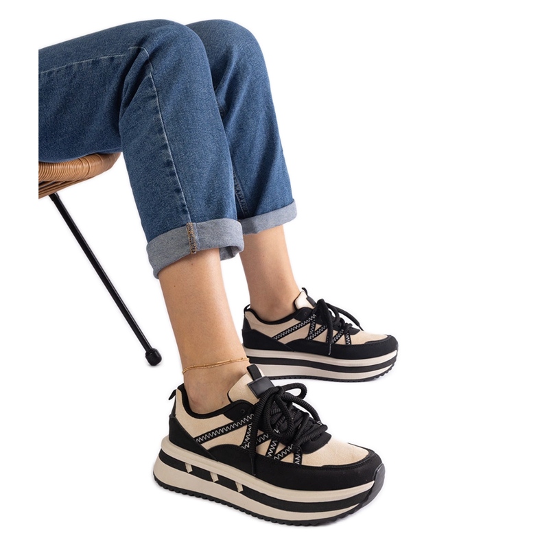 Fekete és bézs színű női tornacipő Fekete és bézs színű női tornacipő