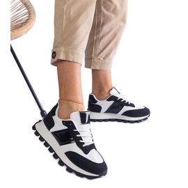 Fekete tornacipő látható védővel Fekete tornacipő látható védővel