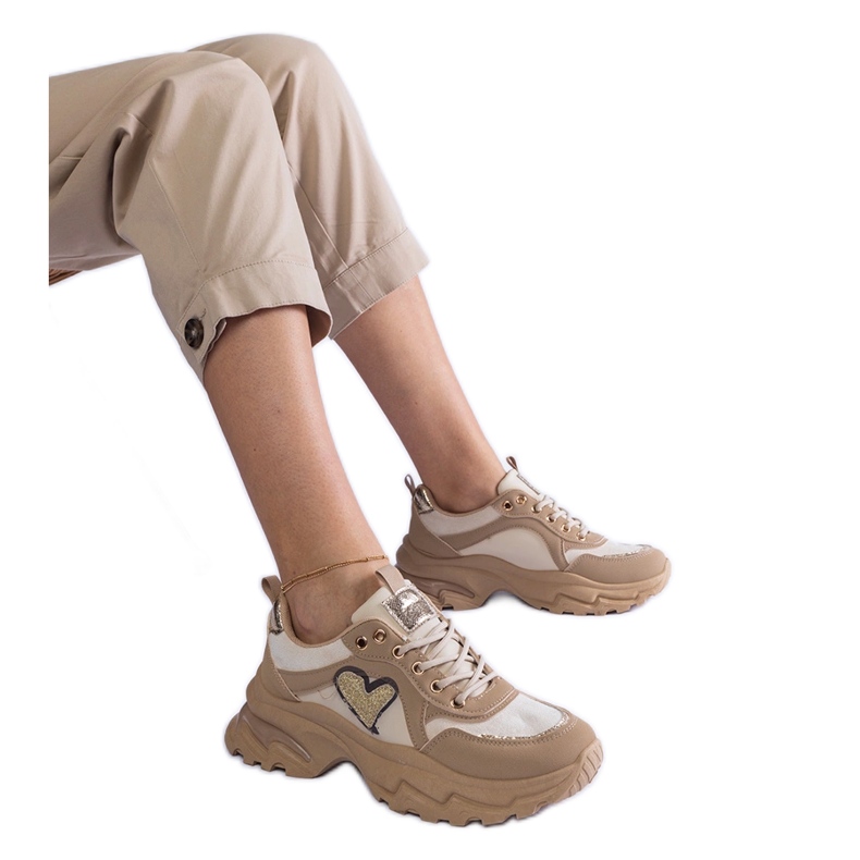 Barna platformos tornacipő szívvel