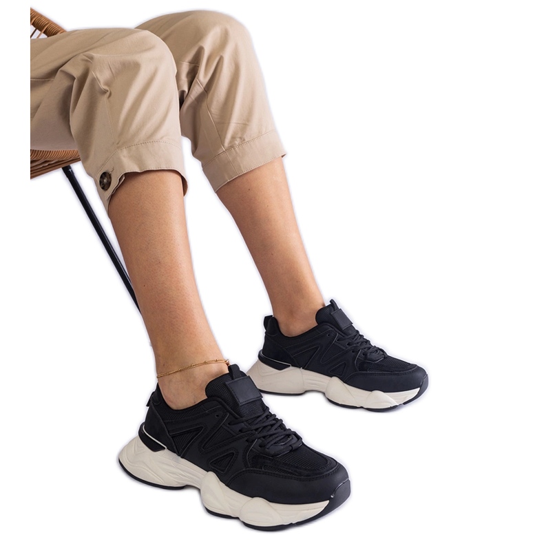 Fekete női sportcipő