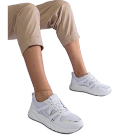 Fehér tornacipő vastag talppal Fehér tornacipő vastag talppal