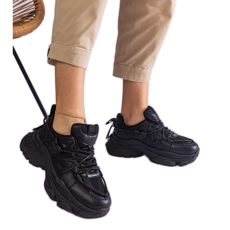 Fekete női sportcipő