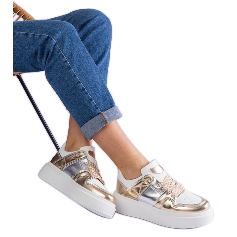 Arany cipők ezüst betétekkel aranysárga