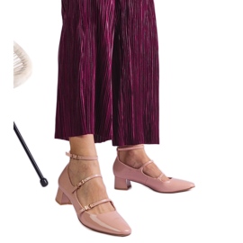 Bézs szivattyúk egy övvel lakni