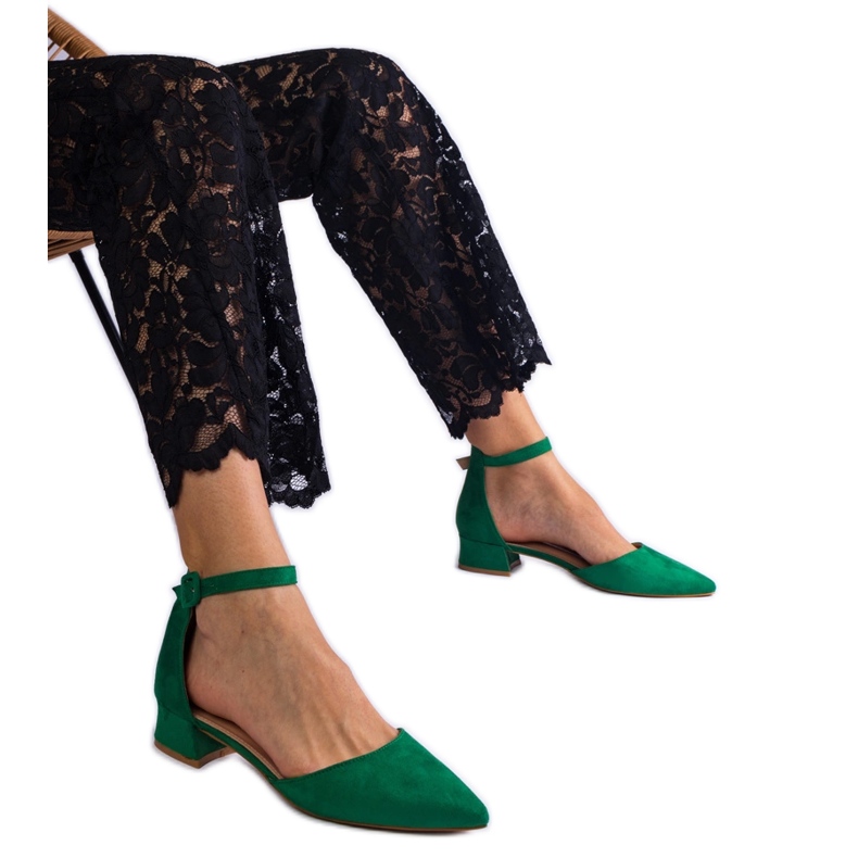 Zöld szivattyúk egy alacsony oszlopon