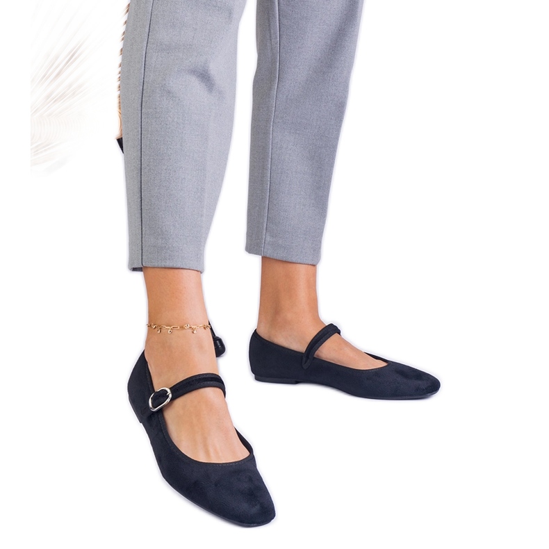 Fekete balerinák övvel és négyzet alakú orr