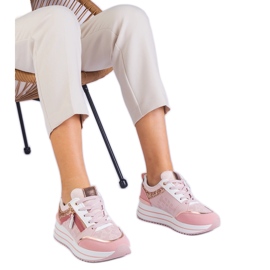 Rózsaszín sport cipők a platformon csillogással díszítve