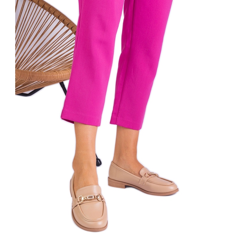 Bézs női cipők arany dekorációval és cirkonokkal