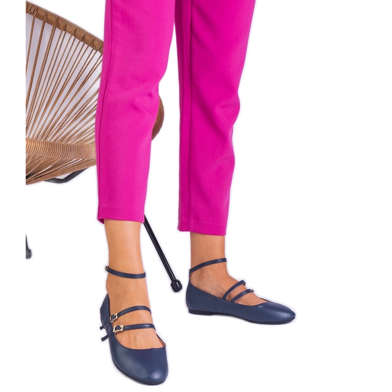 Navy ballerinák, amelyek öko -léből készültek, csatokkal kék