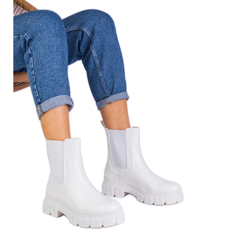 Fehér bokacsizma rugalmas beillesztéssel