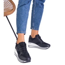 Fém női cipők fémes betéttel díszítve fekete