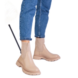 Barna csizma anyag bézs felső részével