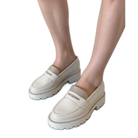 Női átmérőjű fehér cipők