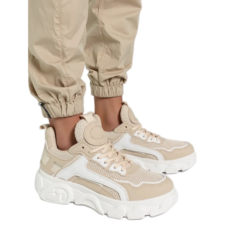 H&amp;D bézs cipők