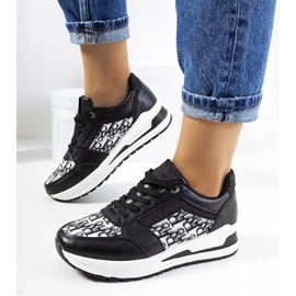 D/GMR Fekete sportcipő cipők egy vastag, talpon lévő csipkén -aloisia