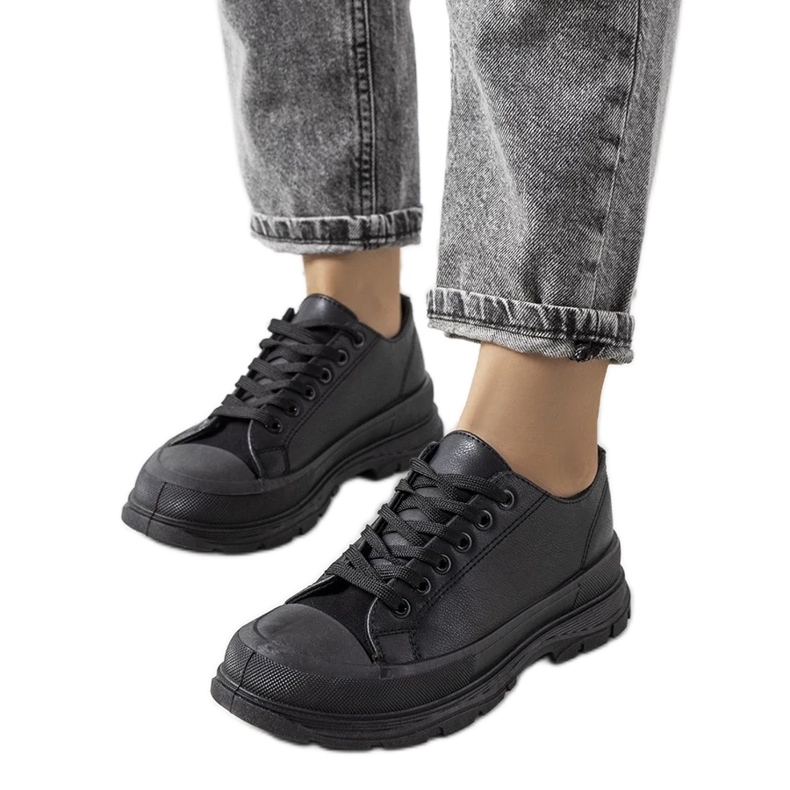 D/GMR Fekete tornacipő vastag Nurbik talpon