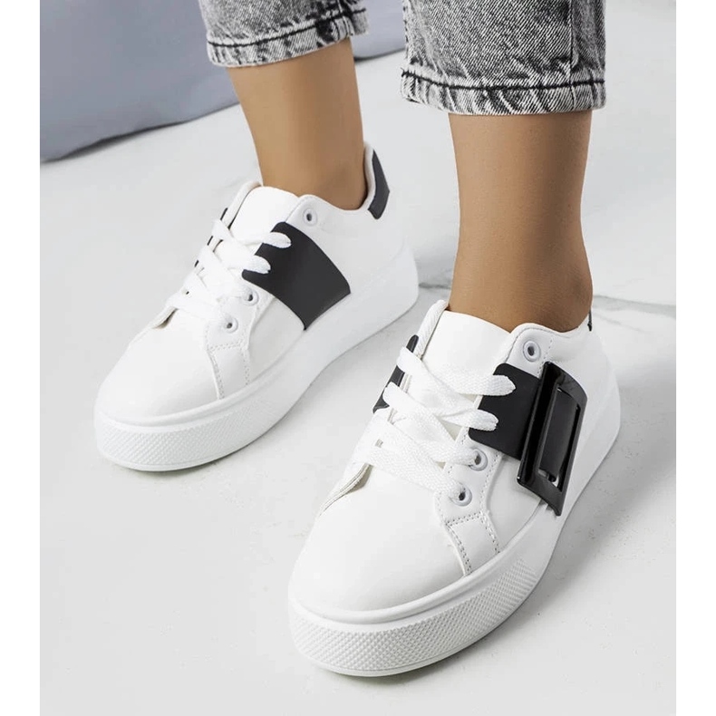 D/GMR Fekete Toni csattal díszített fehér tornacipő