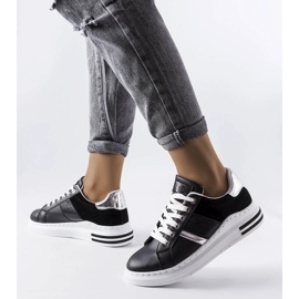 D/GMR Fekete tornacipő betétekkel a Deans-től