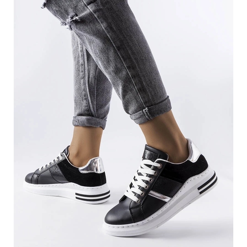 D/GMR Fekete tornacipő betétekkel a Deans-től